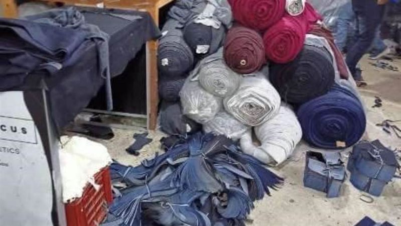 أقمشة داخل مصنع