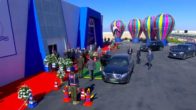 الرئيس السيسي يفتتح