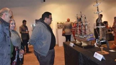 المخرج خالد جلال يتفقد معرض فنون النماذج المصغرة بالهناجر