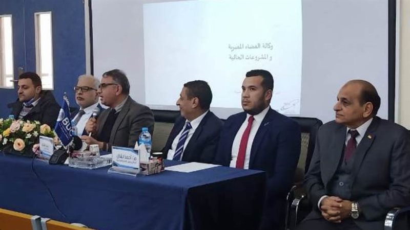 المتحدثون بمحاضرة