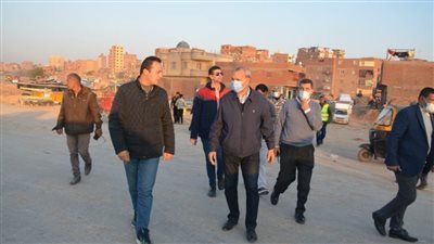 محافظ القليوبية يتابع مشروعات الطرق الجاري تنفيذها بثلاث مدن