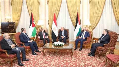 سامح شكري والوزير عباس كامل يستقبلان المشاركين بالاجتماع الوزاري لمصر والأردن وفلسطين