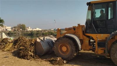 حملات مكثفة لإزالة التعديات والمخلفات والإنارة بالمنيا