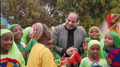 الرئيس السيسي وسط الأهالي في الصعيد والنوبة 