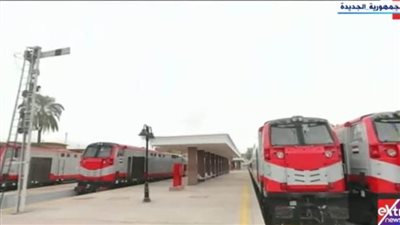 كامل الوزير يعرض فيلما وثائقيا عن الإنجازات والتحديات في السكك الحديد