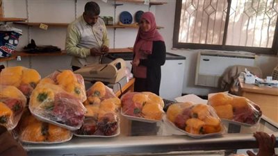 طرح منتجات كليتي الزراعة والطب البيطري بمنفذ بيع منتجات جامعة بنها