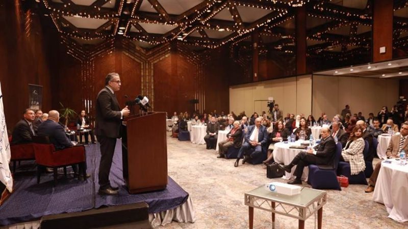 العنانى يشارك فى