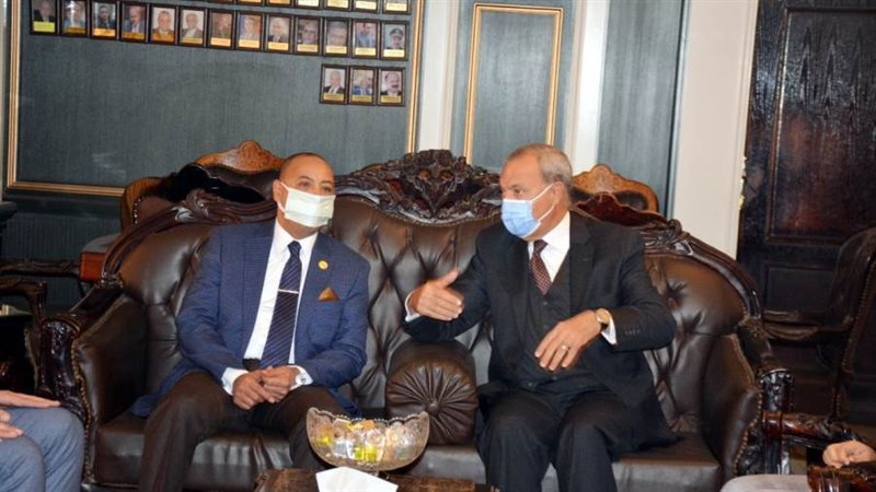 محافظ القليوبية يقدم