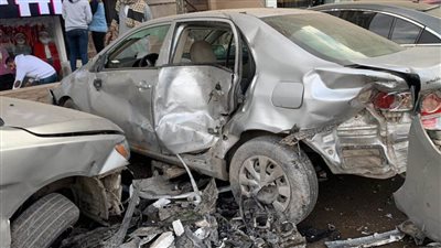 سيارة طائشة تحطم 5 سيارات بالمنصورة.. صور