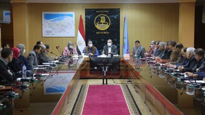 محافظ كفر الشيخ يناقش الاستفسارات الخاصة بالحصول على الأراضي