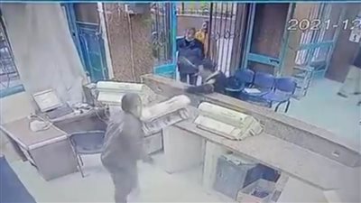 تفاصيل هجوم أحد الأشخاص على قسم الاستقبال بمستشفى التأمين الصحى 