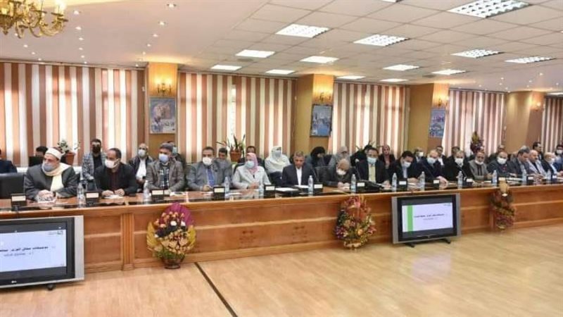 محافظ الشرقية خلال