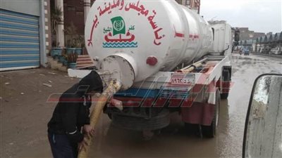 رفع مياه الأمطار من شوارع مدينة بيلا في كفر الشيخ