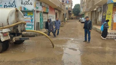 لليوم الثاني.. مطاي بالمنيا تواصل سحب تجمعات مياه الأمطار من الشوارع