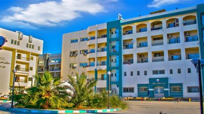 12 طبيبا وطبيبة من 4 جامعات ينفذون بروتوكول التعاون الطبي في مستشفى العريش