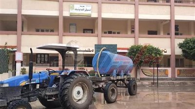 رفع مياه الأمطار من فناء المدارس بدسوق في كفر الشيخ