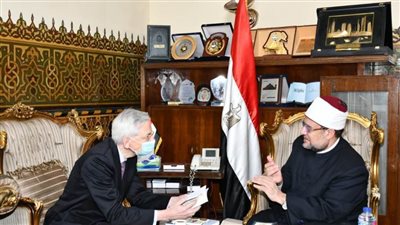 وزير الأوقاف لسفير فرنسا بالقاهرة: نرفع راية الإنسانية ونتبنى الفكر الوسطي 