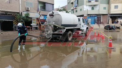 استمرار رفع مياه الأمطار من شوارع وميادين بكفر الشيخ