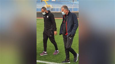 كيروش يعاين ملعب الدفاع الجوي رفقة مسؤولى بيراميدز 