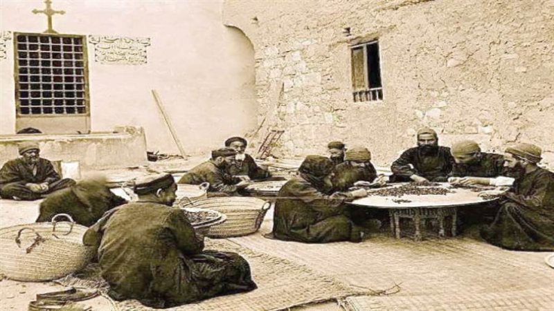 صورة نادرة لرهبان