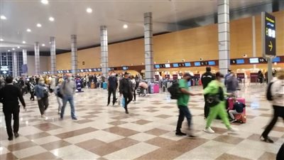 رئيس القابضة للمطارات:  حركة الطيران عادت إلى طبيعتها بمطار الغردقة بعد العاصفة الثلجية