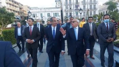 وزير الاتصالات ومحافظ بورسعيد يزوران حديقة فريال التاريخية 