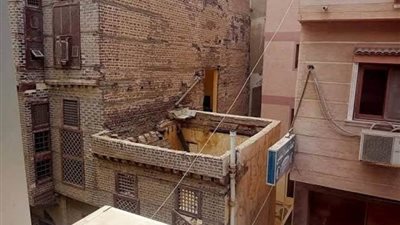 لجنة أثرية هندسية تتفقد منزل 