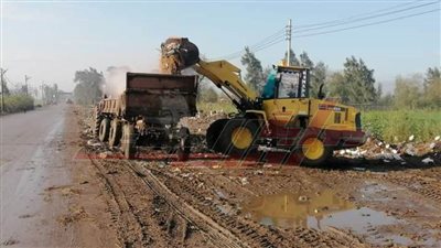 رفع المخلفات الناتجة عن هطول الأمطار بكفر الشيخ