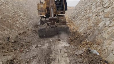 محافظ أسيوط يشدد على تطهير مخرات السيول وإزالة العوائق والتأكد من جاهزية السدود