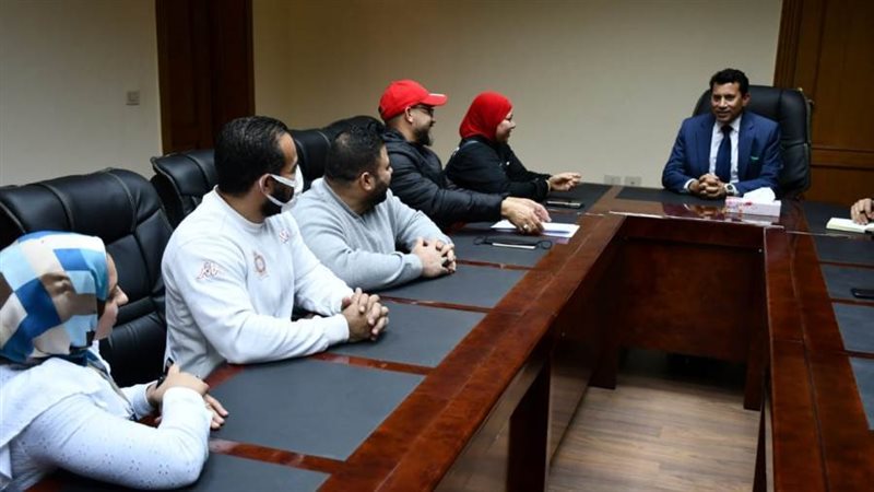 وزير الرياضة مع الأبطال