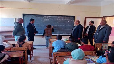 مدير ووكيل إدارة بئر العبد يتفقدان انتظام الدراسة وتكريم المتميزين 
