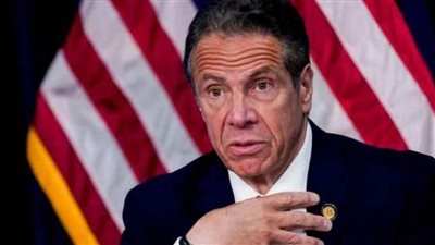 إسقاط إحدى تهم الاعتداء الجنسي الموجهة إلى حاكم نيويورك السابق