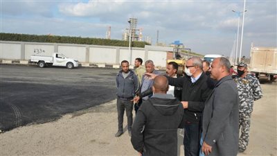 محافظ القليوبية يتابع أعمال الرصف ورفع المخلفات وتوسعة الطريق الدائري ب4 مدن  