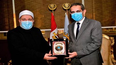 محافظ الغربية يكرم وكيل وزارة الأوقاف
