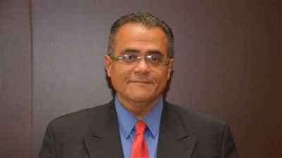 نائب رئيس جامعة عين شمس يتفقد سير امتحانات كلية الصيدلة