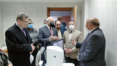 رئيس جامعة بنها يتفقد أعمال التجديدات بالمستشفى الجامعى 