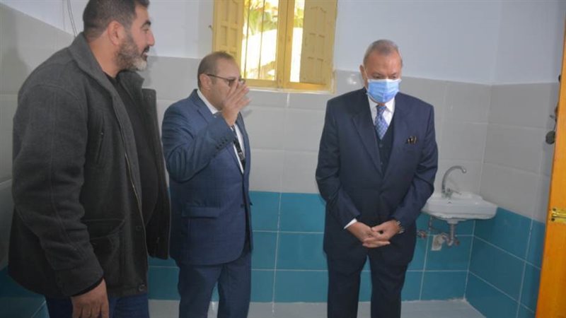 المحافظ يتفقد المنازل