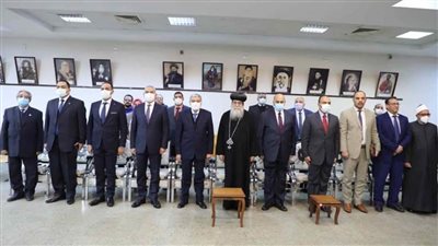 محافظ المنيا يقدم التهنئة للأقباط بمناسبة عيد الميلاد بالمطرانيات والكنائس