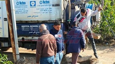 تسليك خطوط خفض المنسوب بمدينة الرياض استعدادا لهطول الأمطار بكفرالشيخ 