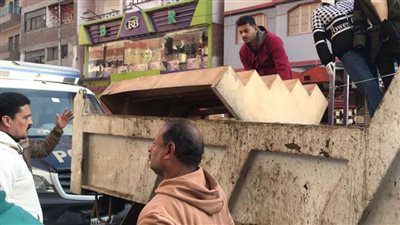 تحرير ٢٠ محضرا متنوعا ومصادرة ١٠٠ شيشة خلال حملة إشغالات مكبرة بنطاق مدينة الإسماعيلية 