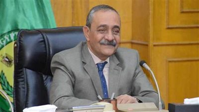 محافظ الإسماعيلية يوجه بتغطية المطابق المكشوفة للصرف الصحي