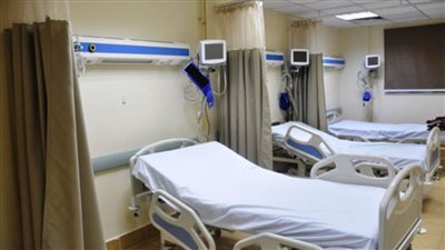 إصابة سائق في انقلاب سيارة بسبب انفجار أحد إطاراتها بالمنيا