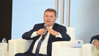 وزير قطاع الأعمال يهنئ البابا تواضروس الثاني والإخوة الأقباط بعيد الميلاد