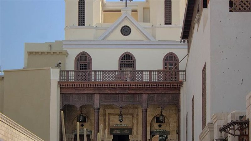 الكنيسة المعلقة فى