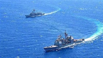 القوات البحرية المصرية والأمريكية تنفذان تدريبا بحريا عابرًا في البحر الأحمر بنطاق الأسطول الجنوبي