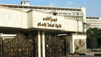 المجمع الطبي للقوات المسلحة بالمعادي يستضيف خبيرا عالميا بجراحة وزراعة الكبد