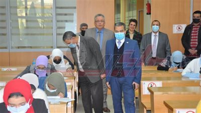 نواب رئيس جامعة كفر الشيخ يتفقدون لجان امتحانات الفصل الدراسي الأول