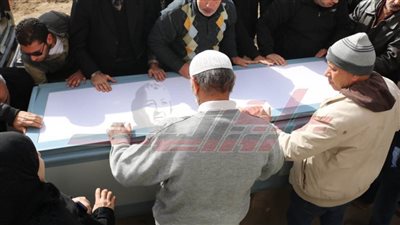 ألاف المشيعين في انتظار صلاة الجنازة بعد وصول جثمان