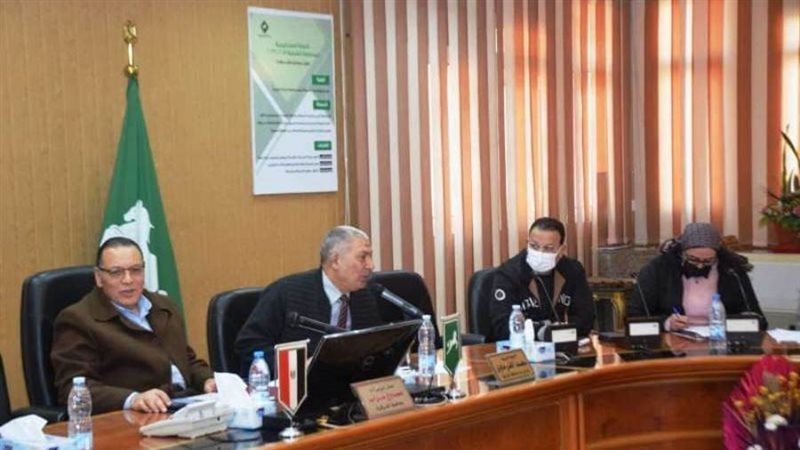 محافظ الشرقية خلال