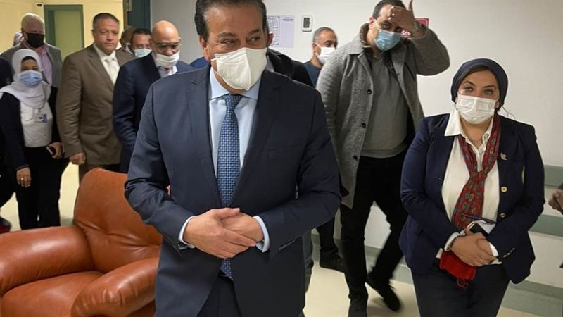 عبدالغفار يتفقد التجهيزات